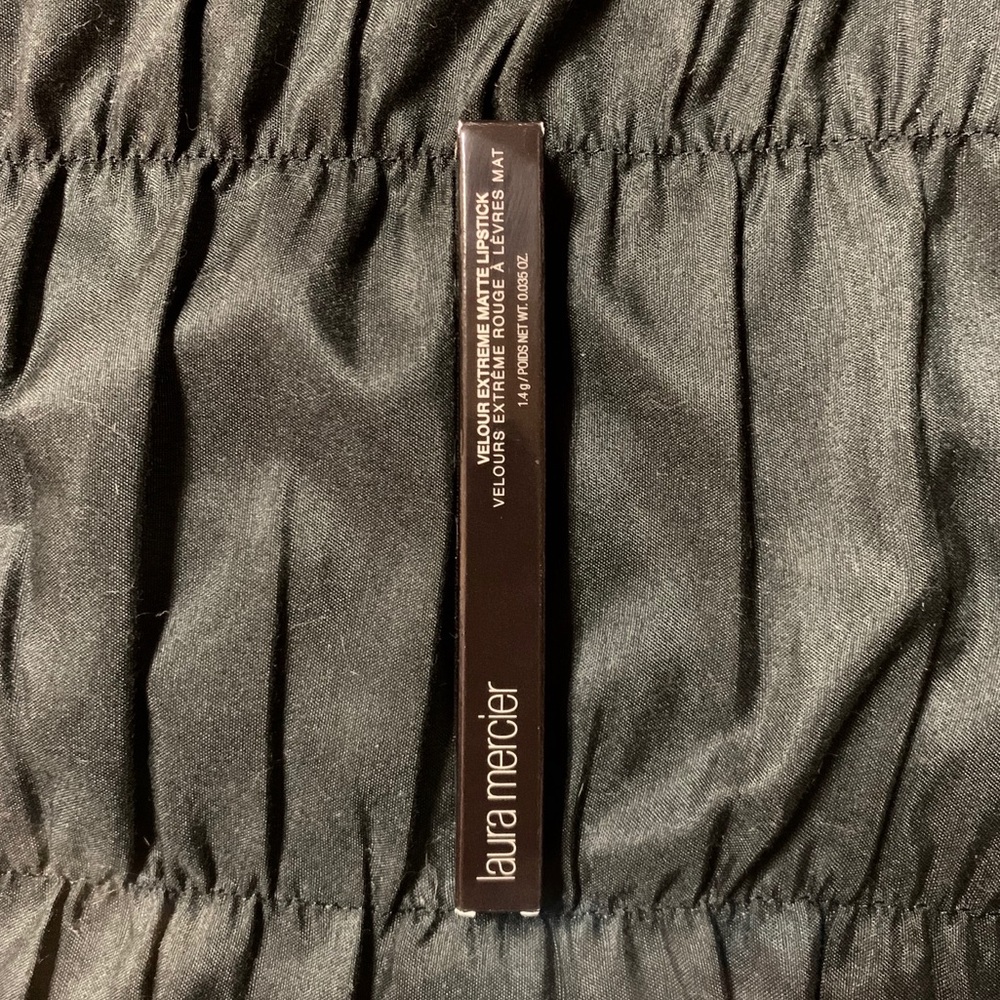 Velour Extreme Matte Lipstick - Queen